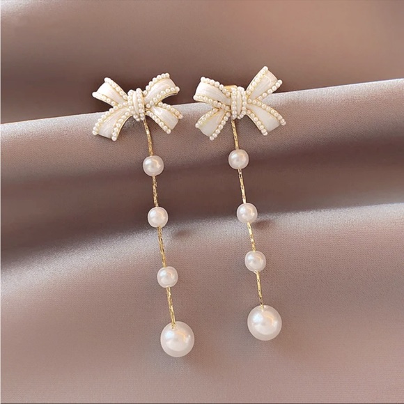 “Dolly Sunday’s” Pearl White Bow Tassel Kawaii Cute Dainty Dangle Gift Earrings - Picture 1 of 7